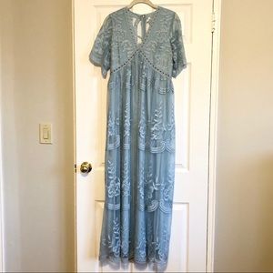 Lace maternity photoshoot gown